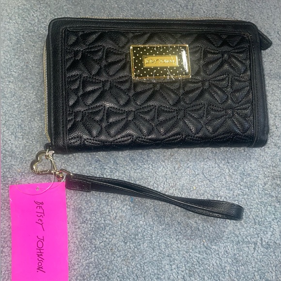 Betsey Johnson NWT zip around oversized wallet/clutch~Black w/ embroidered bows - Picture 1 of 7